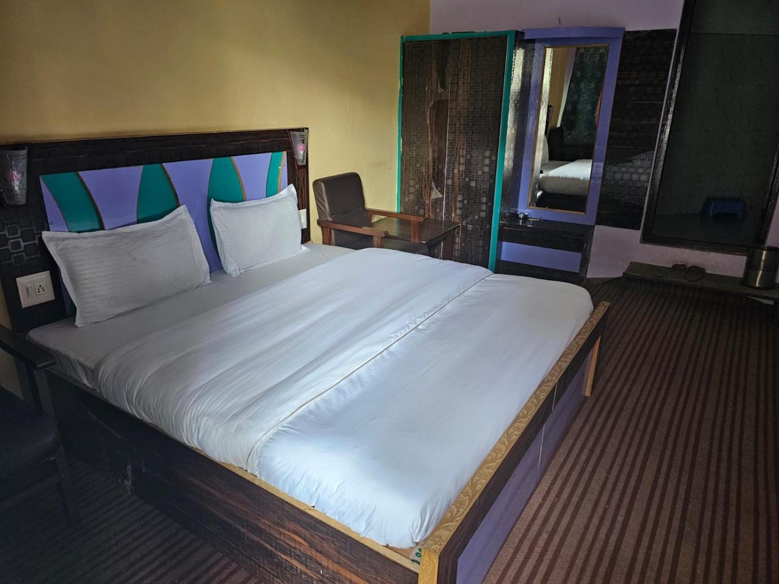 Hotel Afzal And Restaurant Каргил Экстерьер фото